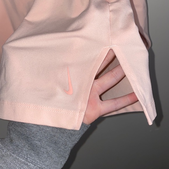🦋Light blush pink Nike hoodie! - Picture 3 of 9